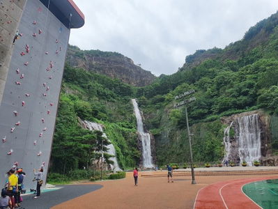 Seoul Yongmasan Waterfall