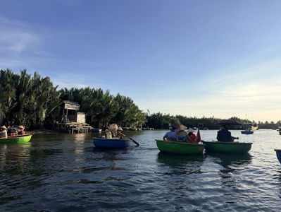 Tin Basket Boat Tour