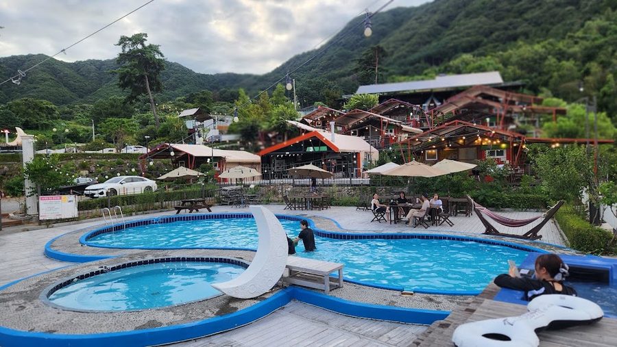 Gapyeong Dongban84 Glamping&pool Villa