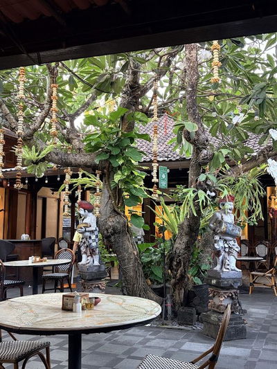 Made's Warung Seminyak