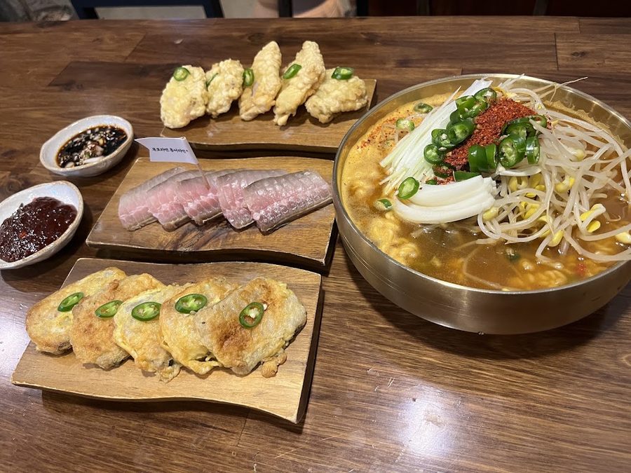 Mokpo Ramyeon Hongeo Ramyeon