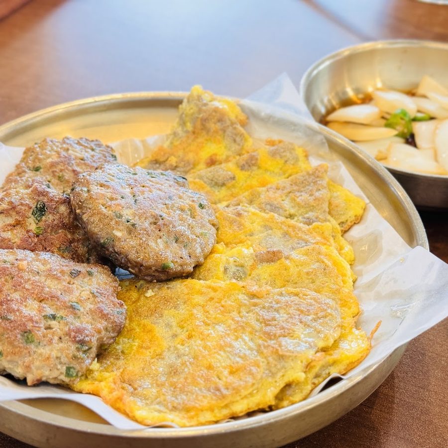 Yookssam Naengmyeon Sinchon