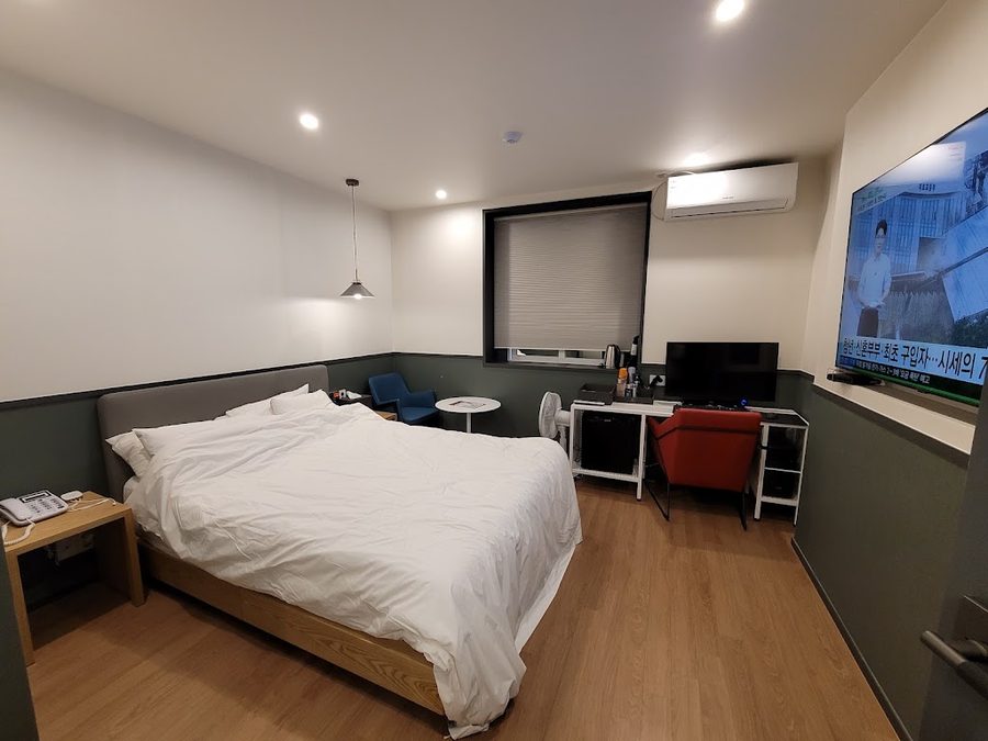 Brown-Dot Hotel