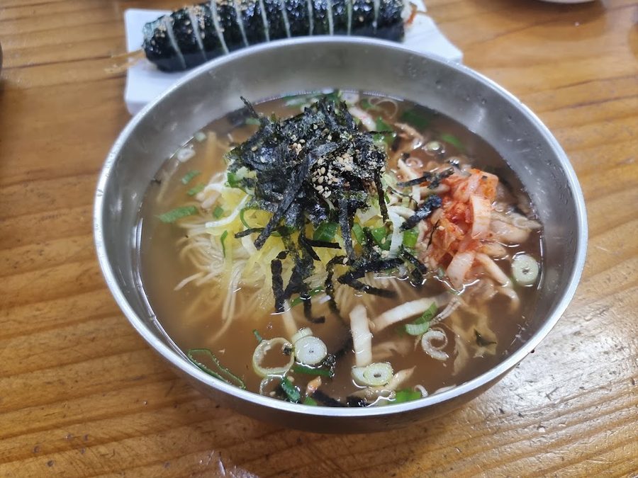 Obyeolnan Myeolchi Guksu