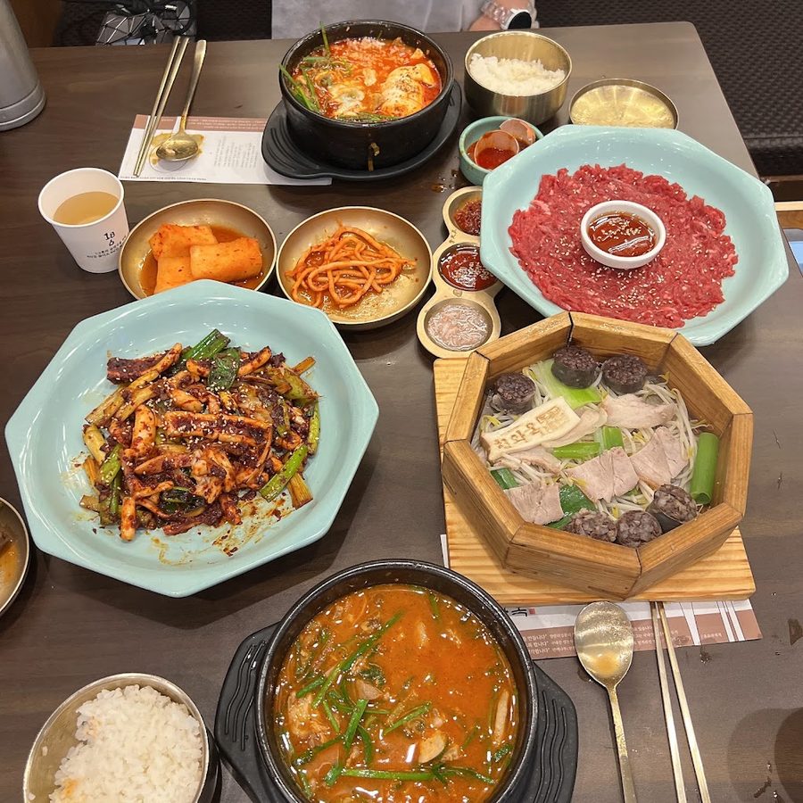 Cheongwaok Hakdong