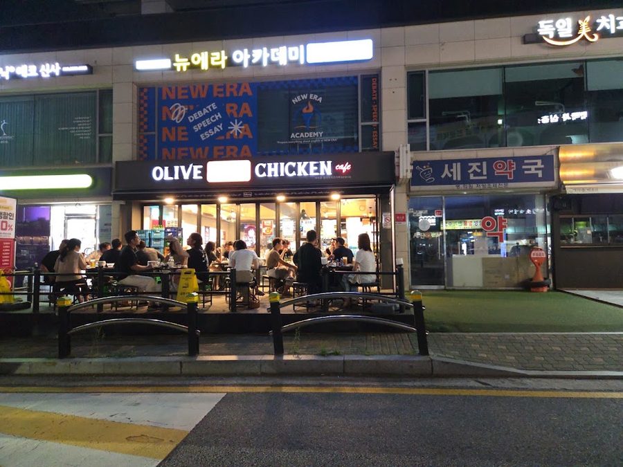 BBQ Chicken Sinsa Garosu-gil Branch