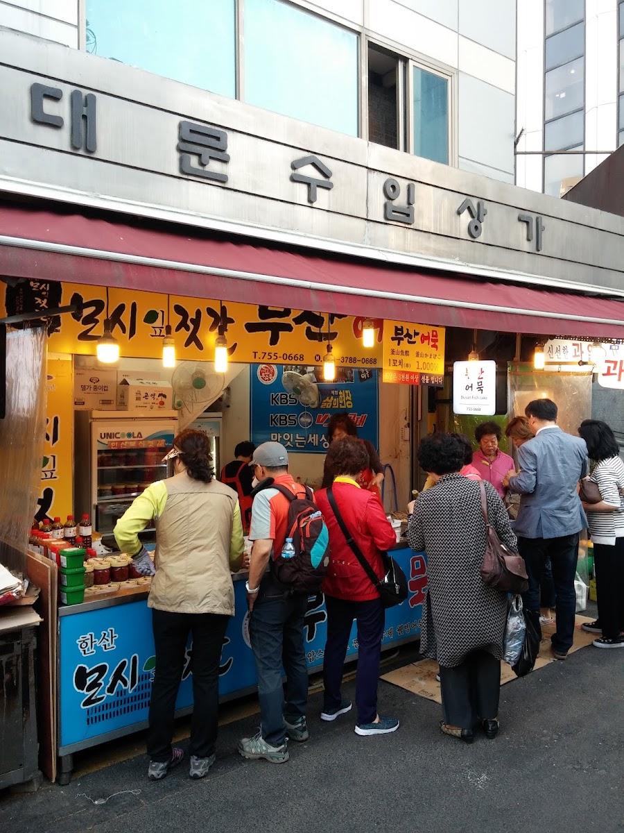 Namdaemun Market Galchi-jorim (Simmered Largehead Hairtail) Alley
