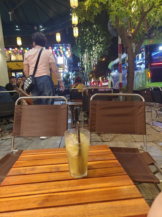 The Lavish Cafe & Cocktail
