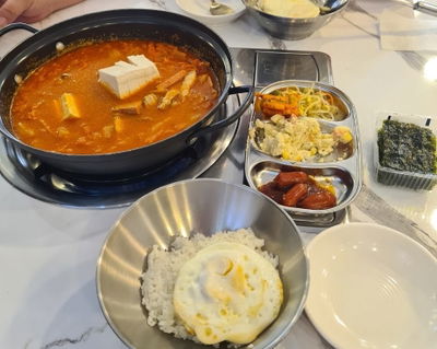 Gogi Ban Ham Ban Kimchi Jjigae & Kimchi Jjim Hwagok Branch