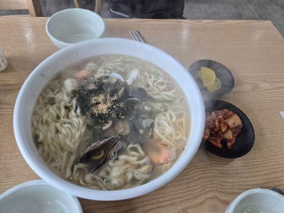 タデポ元祖海鮮カルグクス