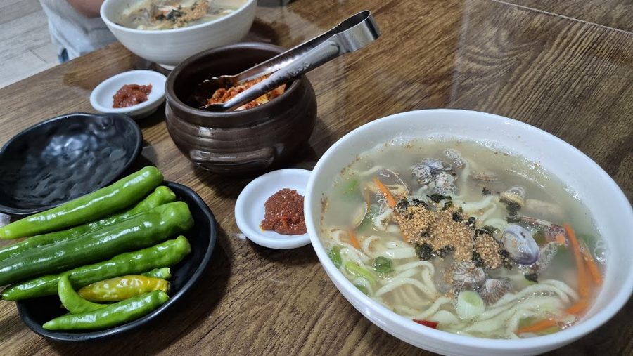 Arirang Traditional Kalguksu