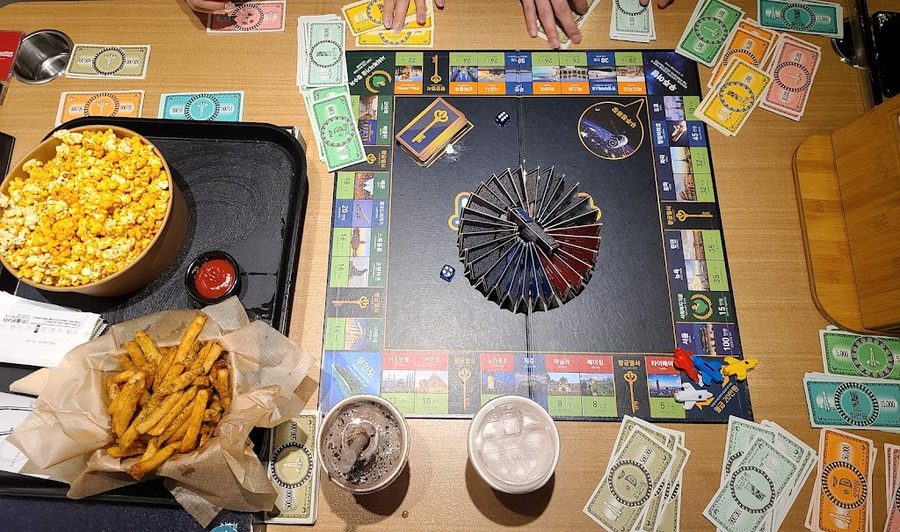 Board Game Cafe Red Button Chungjang-ro Branch