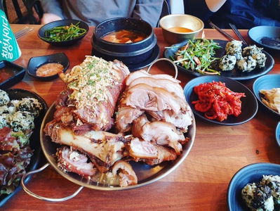 홍능족발1977