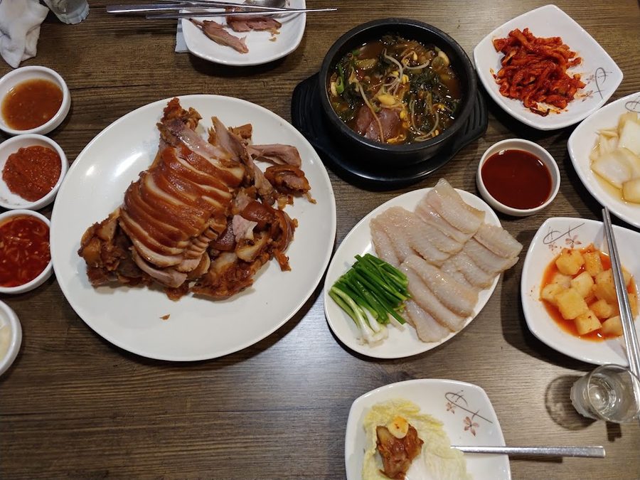 Jangchung Wang Jokbal Bossam