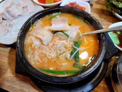 Gyeongju Bakga Dwaeji Gukbap