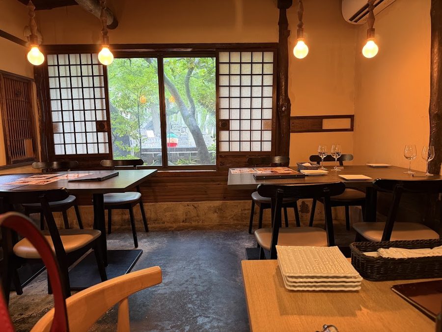 LaVASARA CAFE & GRILL