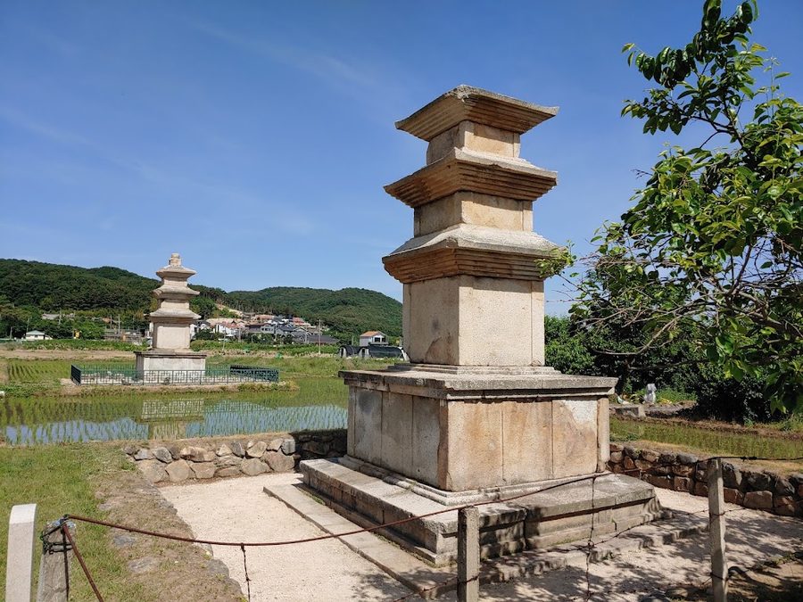 Gyeongju Cheongun-dong East-West Three-story Stone Pagoda