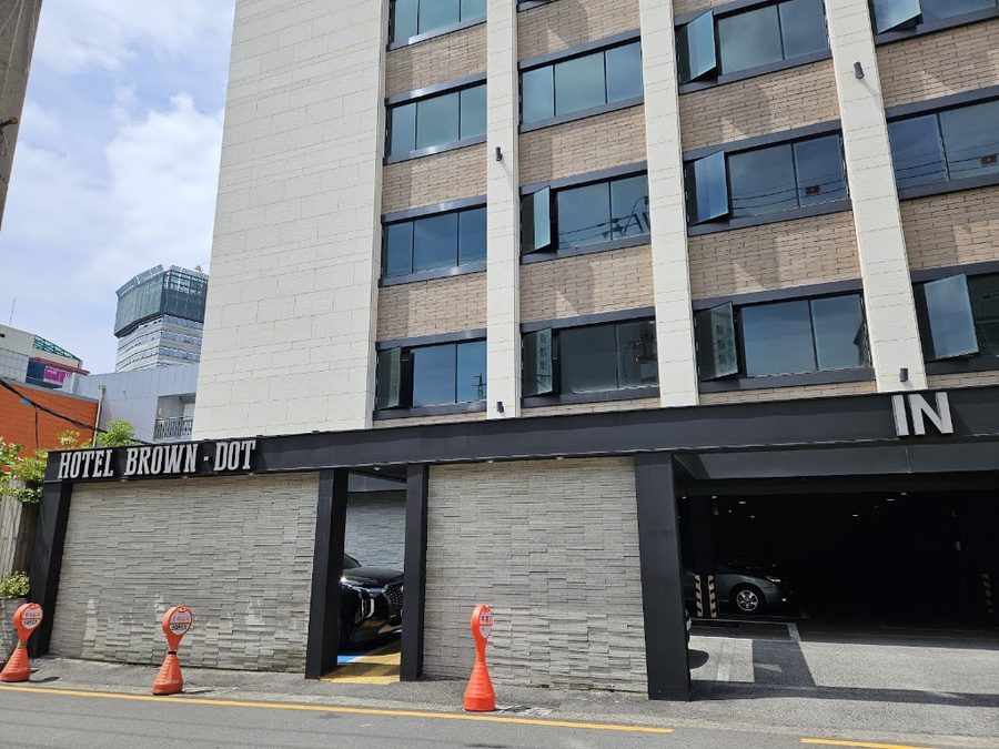 Brown Dot Hotel Suyeong