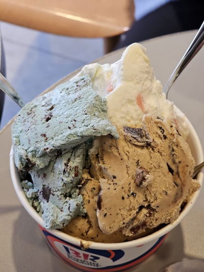 Baskin Robbins Isu Station Branch