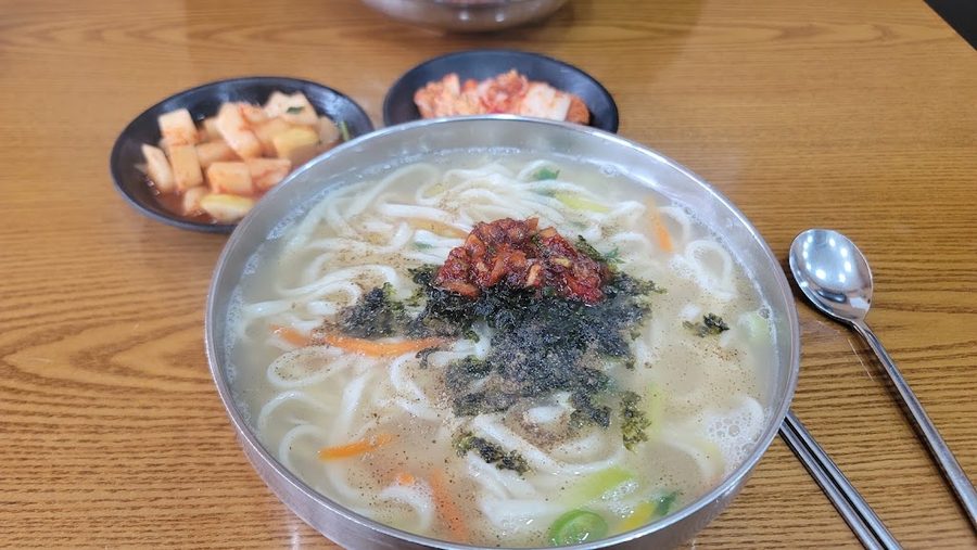 Gohyang Mandu Kalguksu