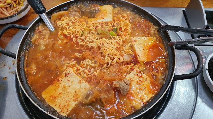 복돼지네김치찌개전문점역삼점
