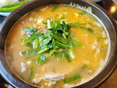 堆積如山 美星豬肉湯飯 新月城店