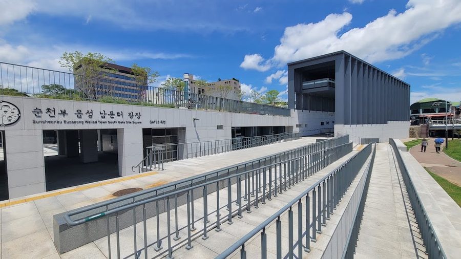 南門跡広場