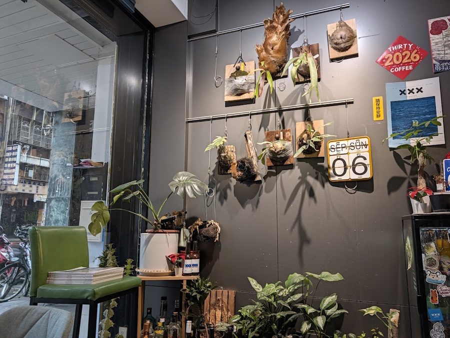 弎時咖啡 TH!RTY COFFEE | 深夜酒咖 | 早午餐 | 甜點