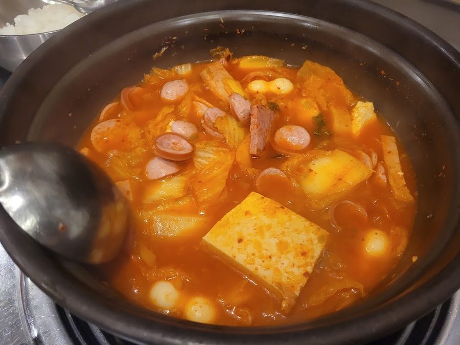 Baekchae Kimchi Jjigae Daehakdong Branch