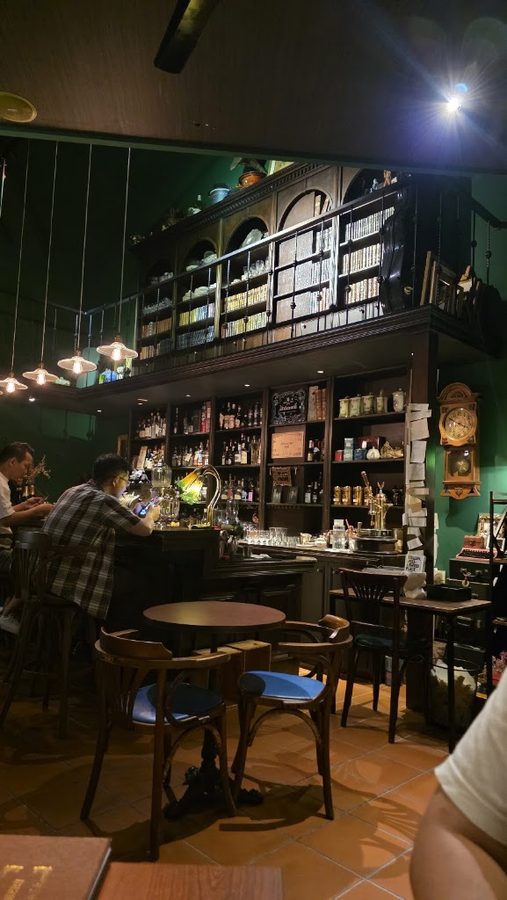 Antique Bar 1900