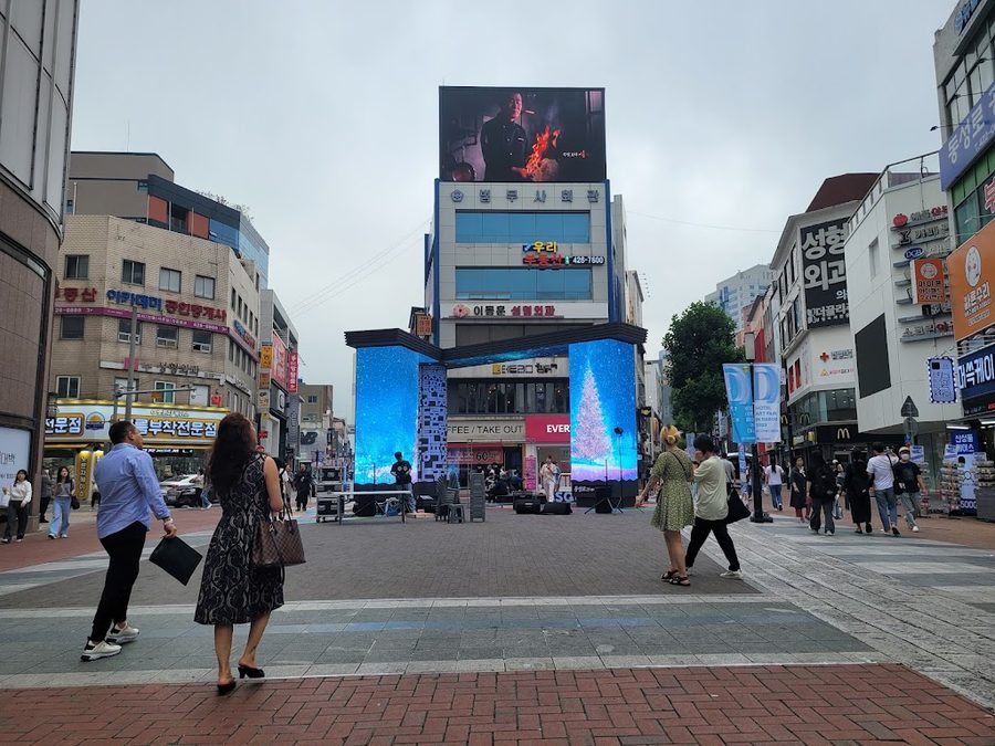 東城路 中央舞臺