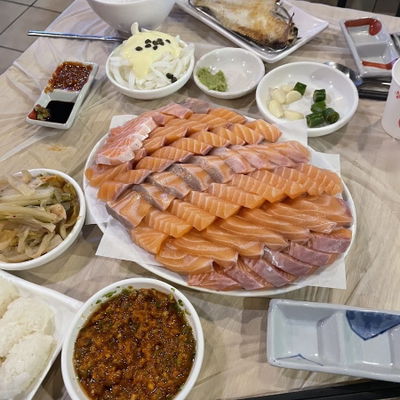 ウヨン刺身店