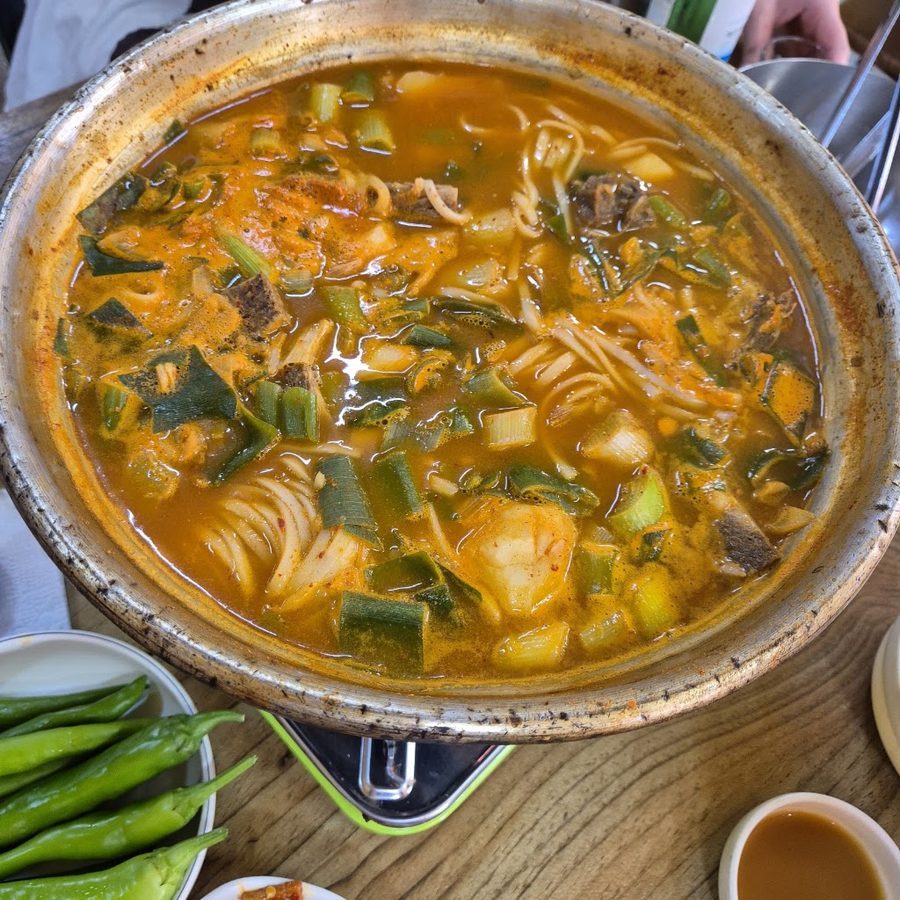 Eunjeong Gamjatang & Dwaeji Gukbap Suseong Branch