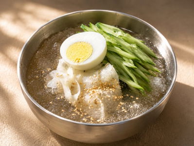 Seongbukdong Malgeun Kalguksu Naengmyeon Cheongsan