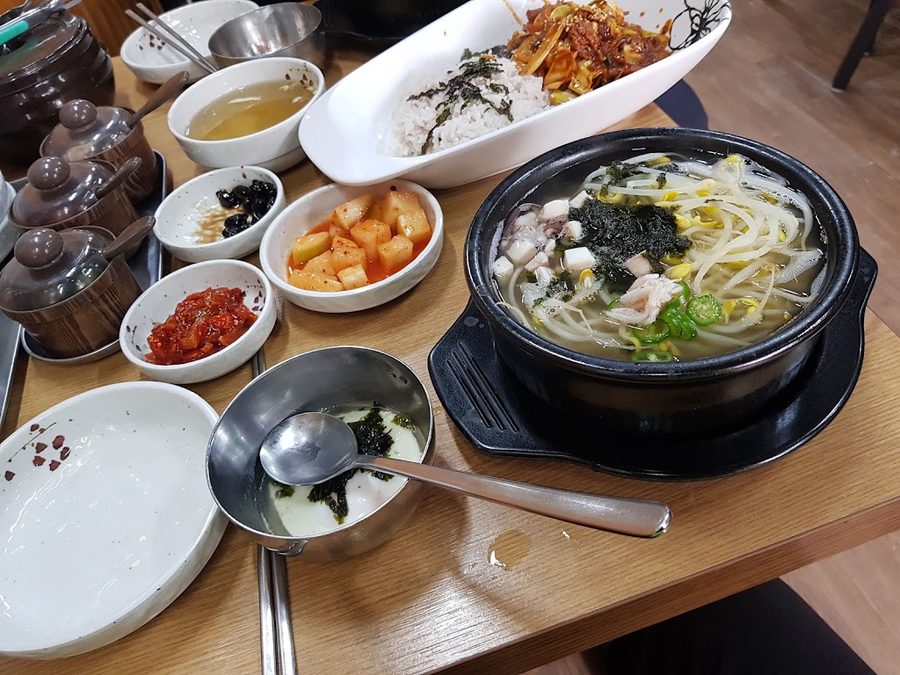 Myeonggane Kongnamul Gukbap
