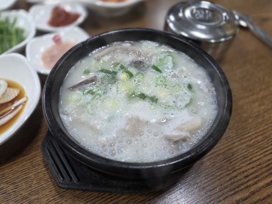 Aje Dwaeji Gukbap Gimhae Jikyeong Branch