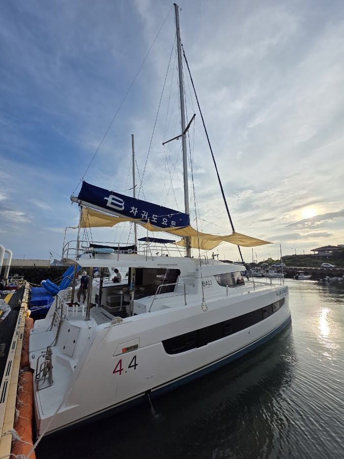 Jeju Chagwido Yacht Tour