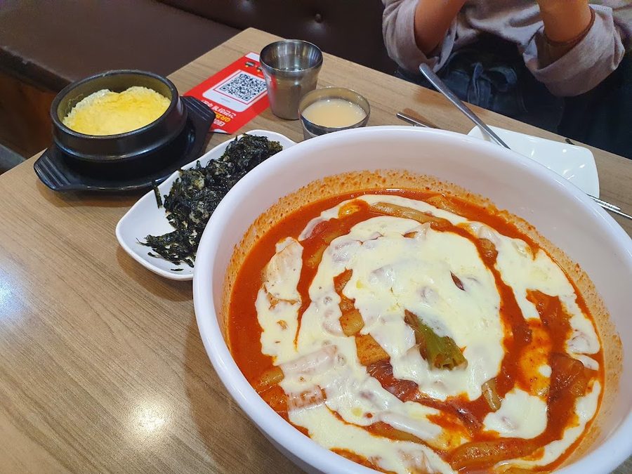 Dongdaemun Yeopgi Tteokbokki Sinbanghwa Branch