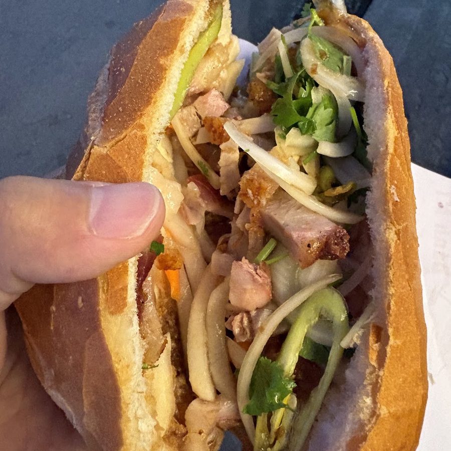 Bánh mì heo quay - Tuyền Kí
