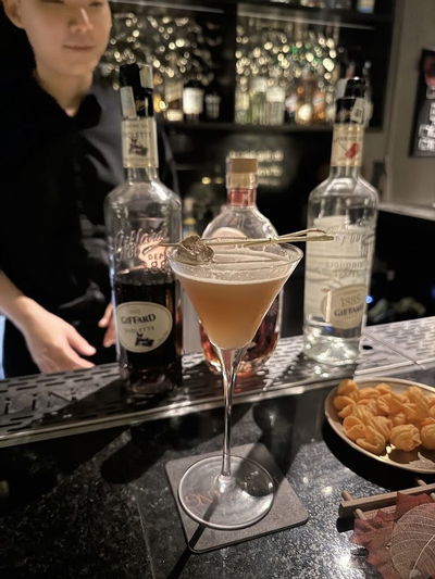 Dazzling Cocktail Bar