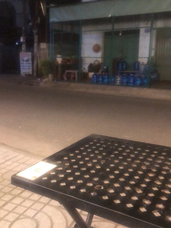 Coffee 24/24 sạc xe điện, ngủ võng