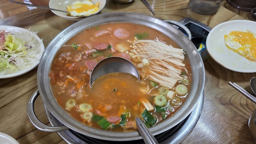 비행장정문부대찌개