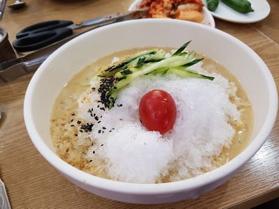 Jeonghye Bajirak Son Kalguksu