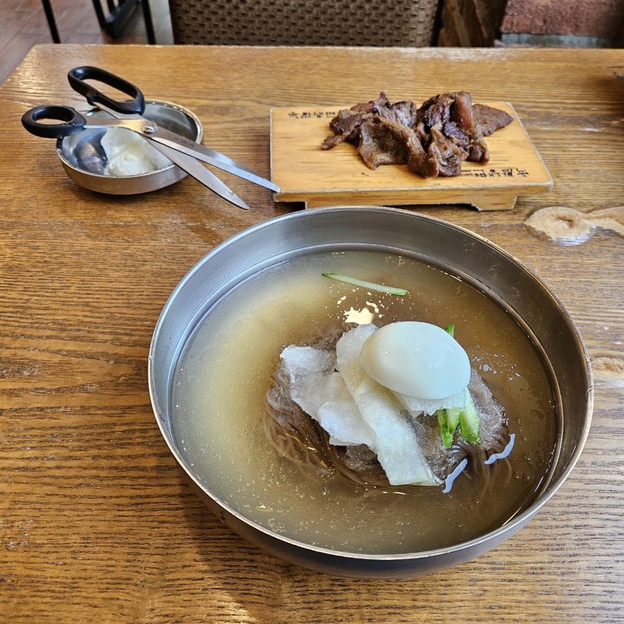 Yukssam Naengmyeon Isu Branch