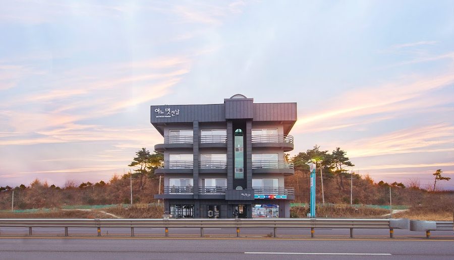 Two Y Hotel