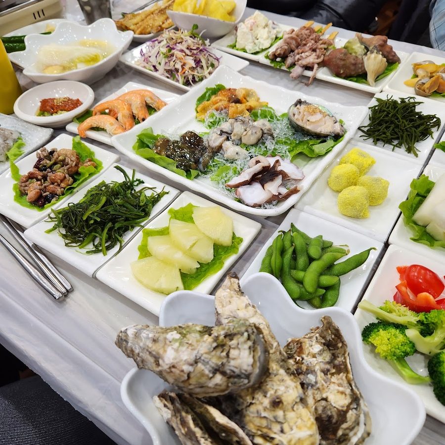 Yeosu raw fish restaurant with a view
