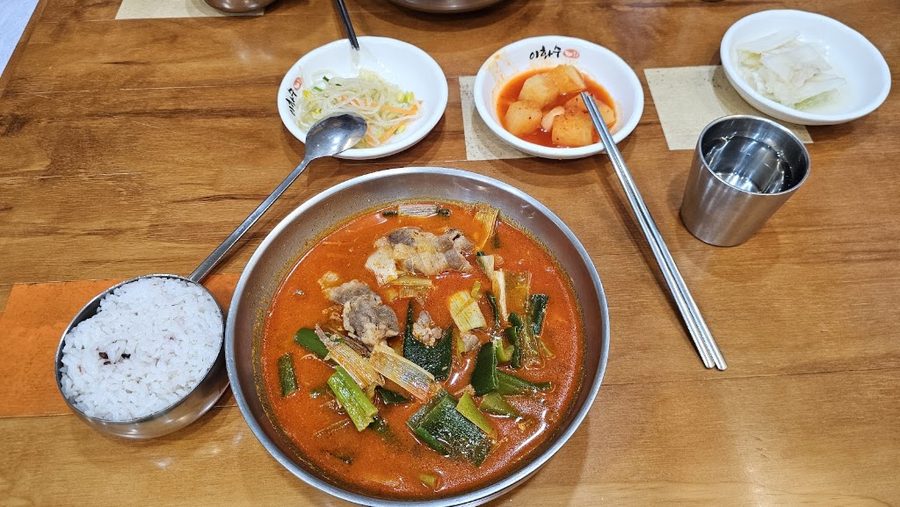 Ewhasu Traditional Yukgaejang Seoul Dongja Branch