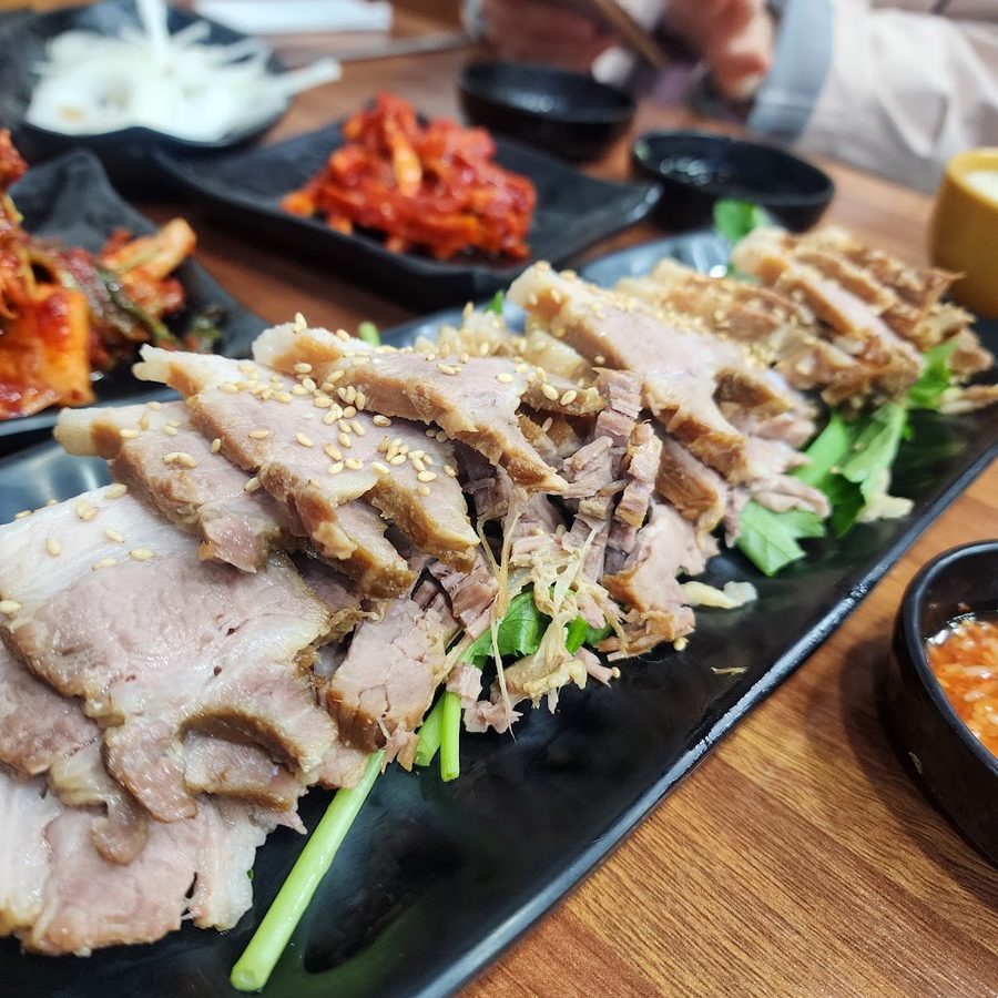 Hwanggane Jokbal Bossam