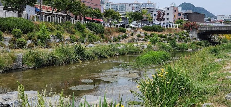 Yaksa Waterside Park