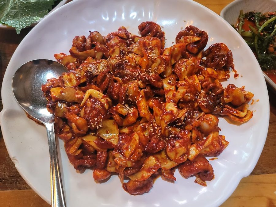 The restaurant Cheonho